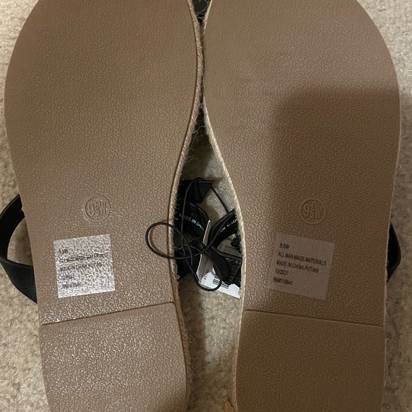 NWT Lane Bryant Sandals - Picture 2 of 2